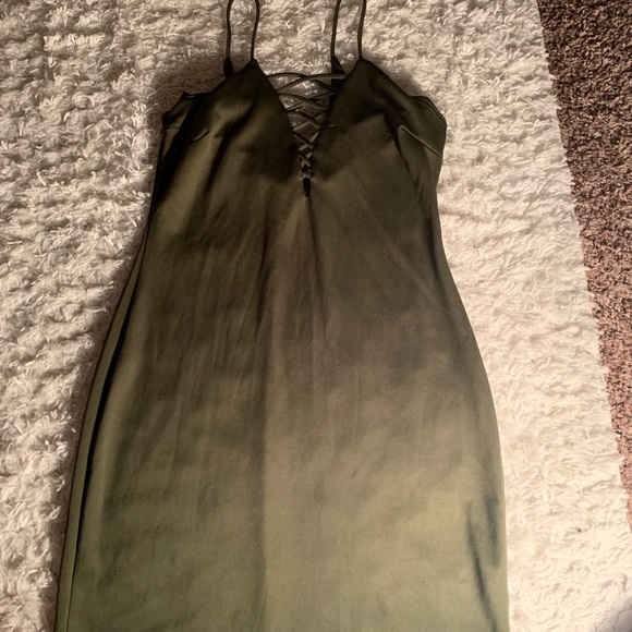 Sexy, sleeveless green bodycon club dress - Picture 3 of 4